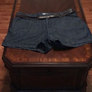 Lee blue jean shorts with belt
